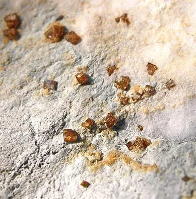 Joaquinite-(Ce), Natrolite - image 2