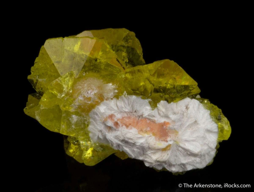 Jouravskite from N'Chwaning III Mine, N'Chwaning Mines, Northern Cape, South Africa - image 5