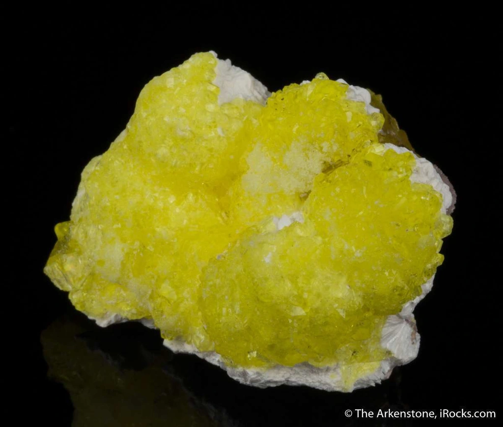 Jouravskite from N'Chwaning III Mine, N'Chwaning Mines, Northern Cape, South Africa - image 2