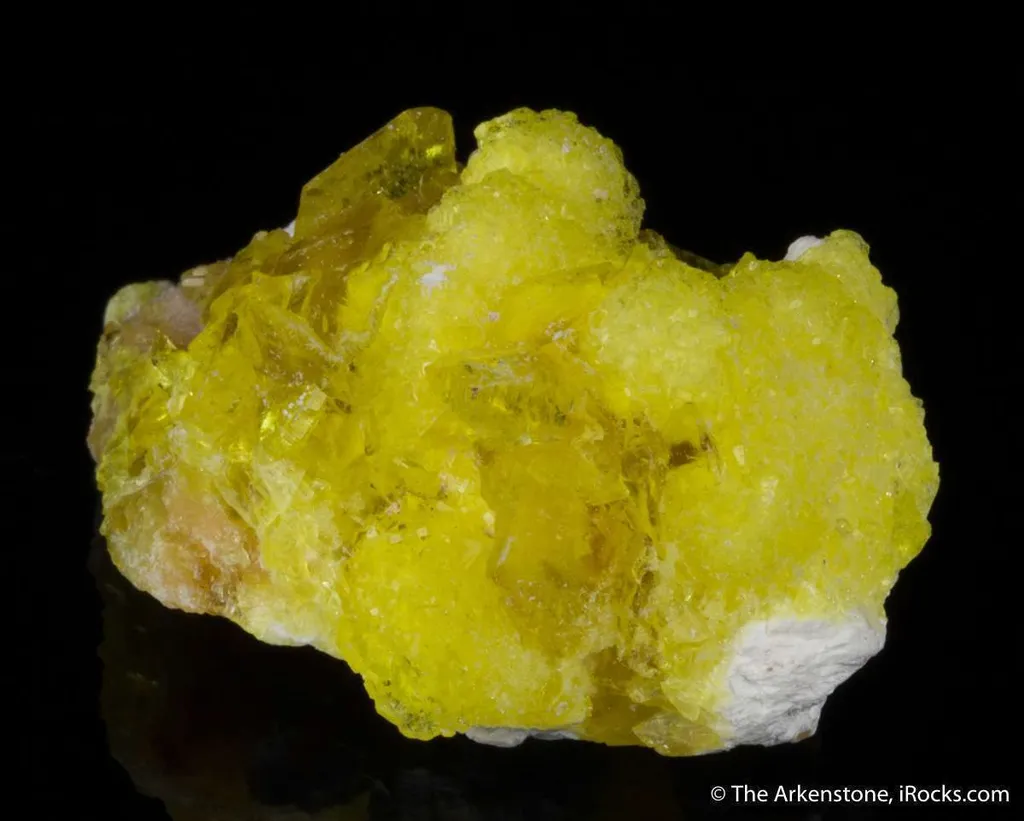 Jouravskite on Xonotlite - image 2