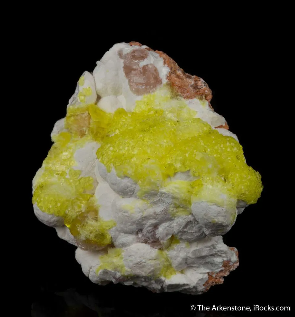 Jouravskite on Xonotlite - image 3