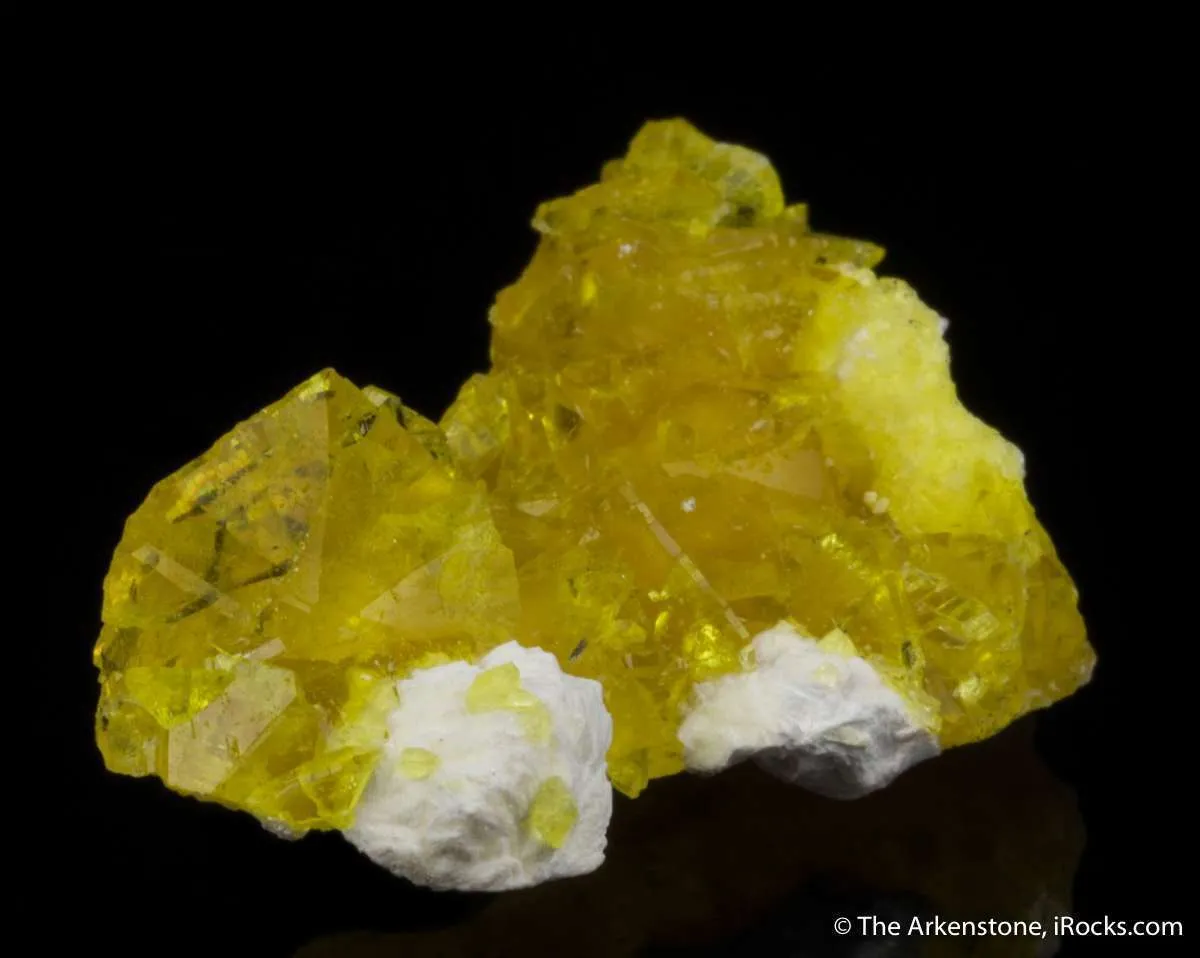 Jouravskite on Xonotlite - image 1