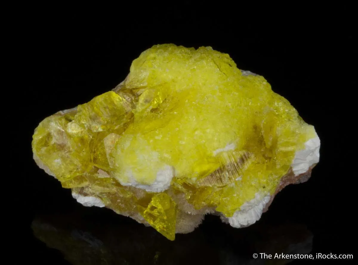 Jouravskite on Xonotlite - image 1