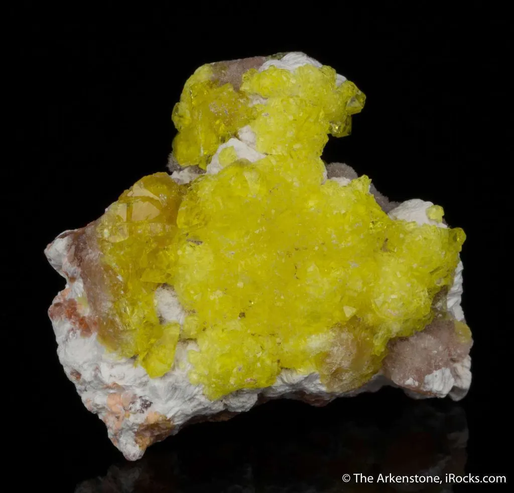 Jouravskite on Xonotlite - image 5
