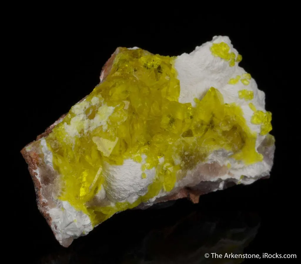 Jouravskite on Xonotlite - image 6
