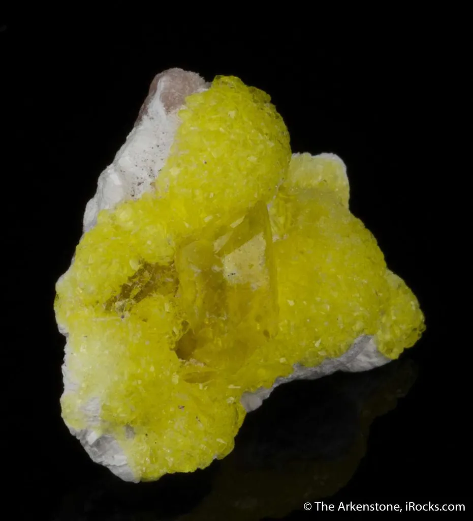 Jouravskite on Xonotlite - image 5