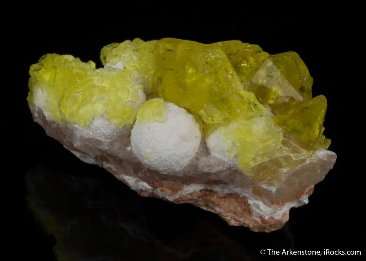 Jouravskite on Xonotlite - image 2