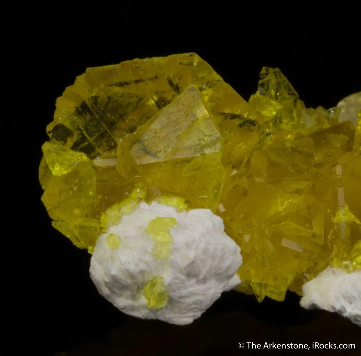 Jouravskite on Xonotlite - image 4