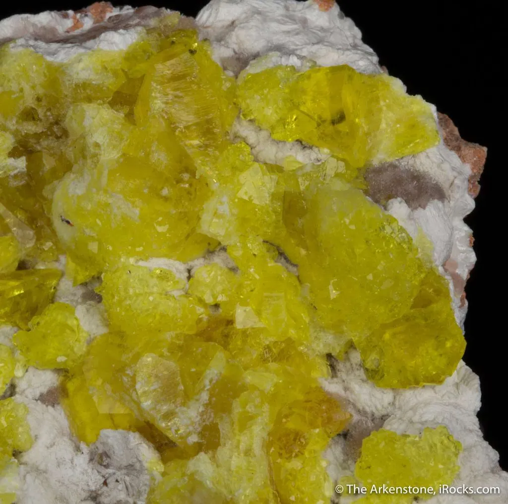 Jouravskite on Xonotlite - image 7
