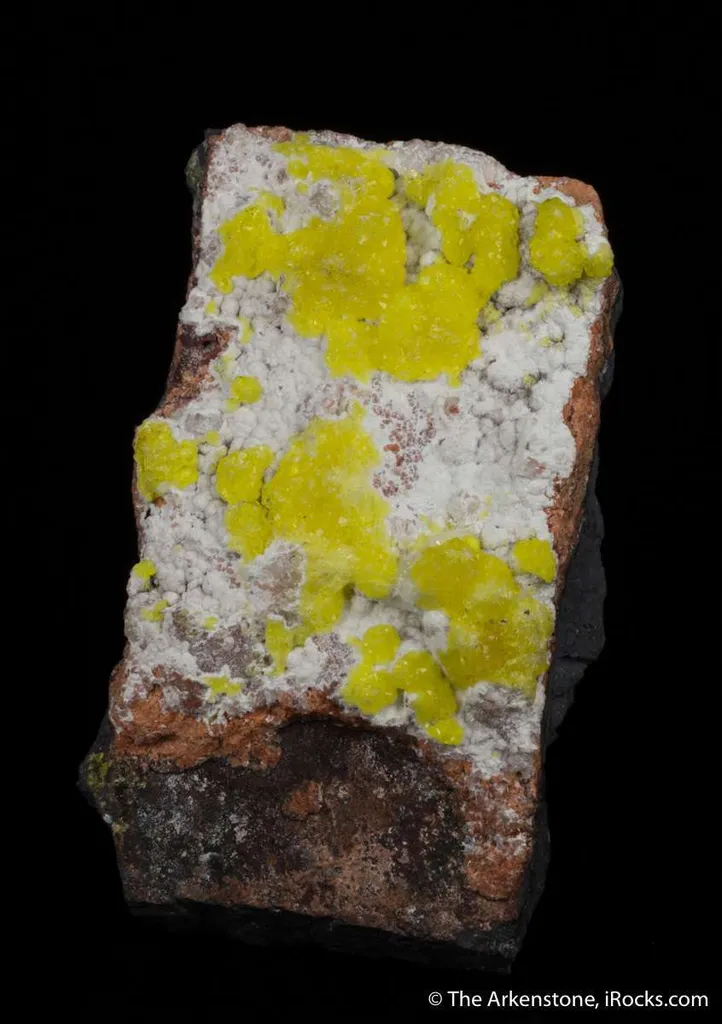 Jouravskite on Xonotlite - image 3