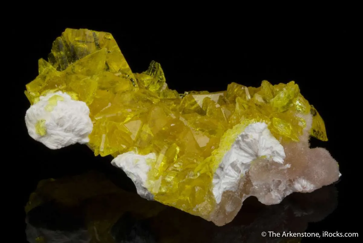 Jouravskite on Xonotlite - image 5