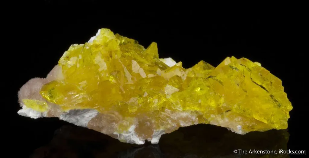 Jouravskite on Xonotlite - image 6