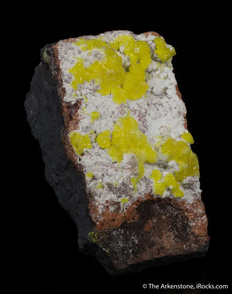 Jouravskite on Xonotlite - image 4