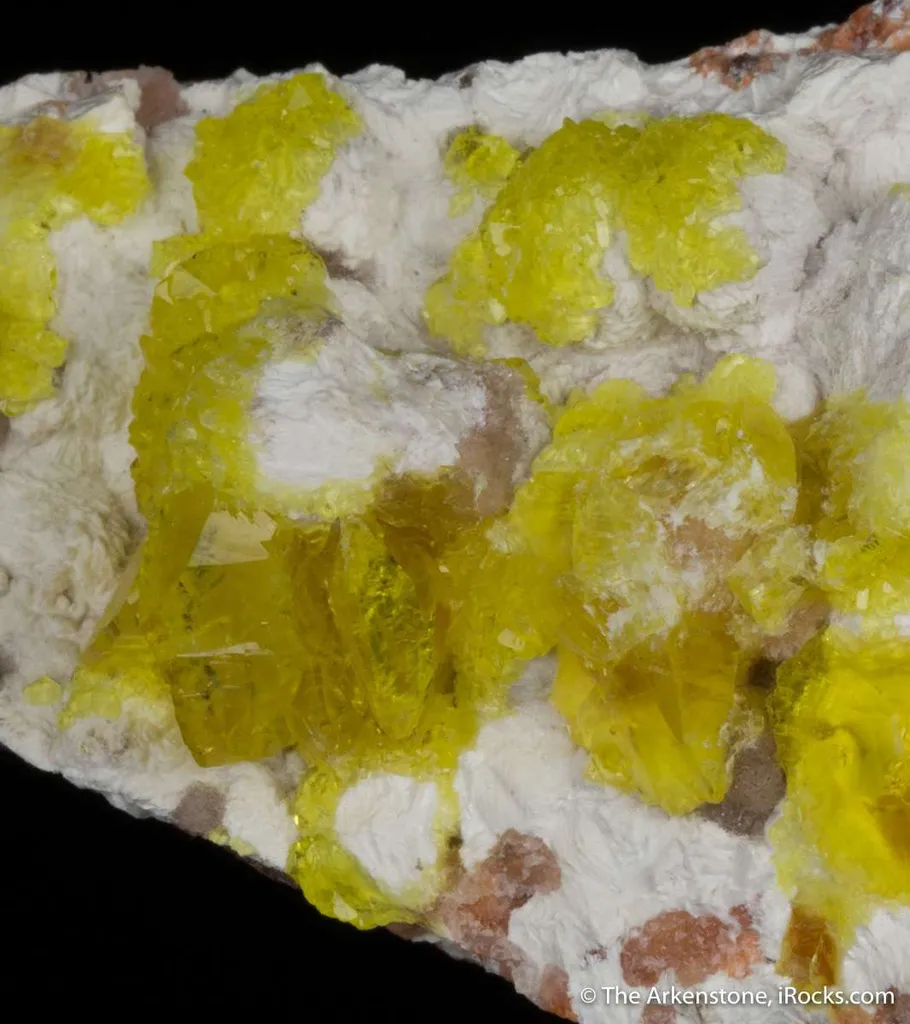 Jouravskite on Xonotlite - image 3