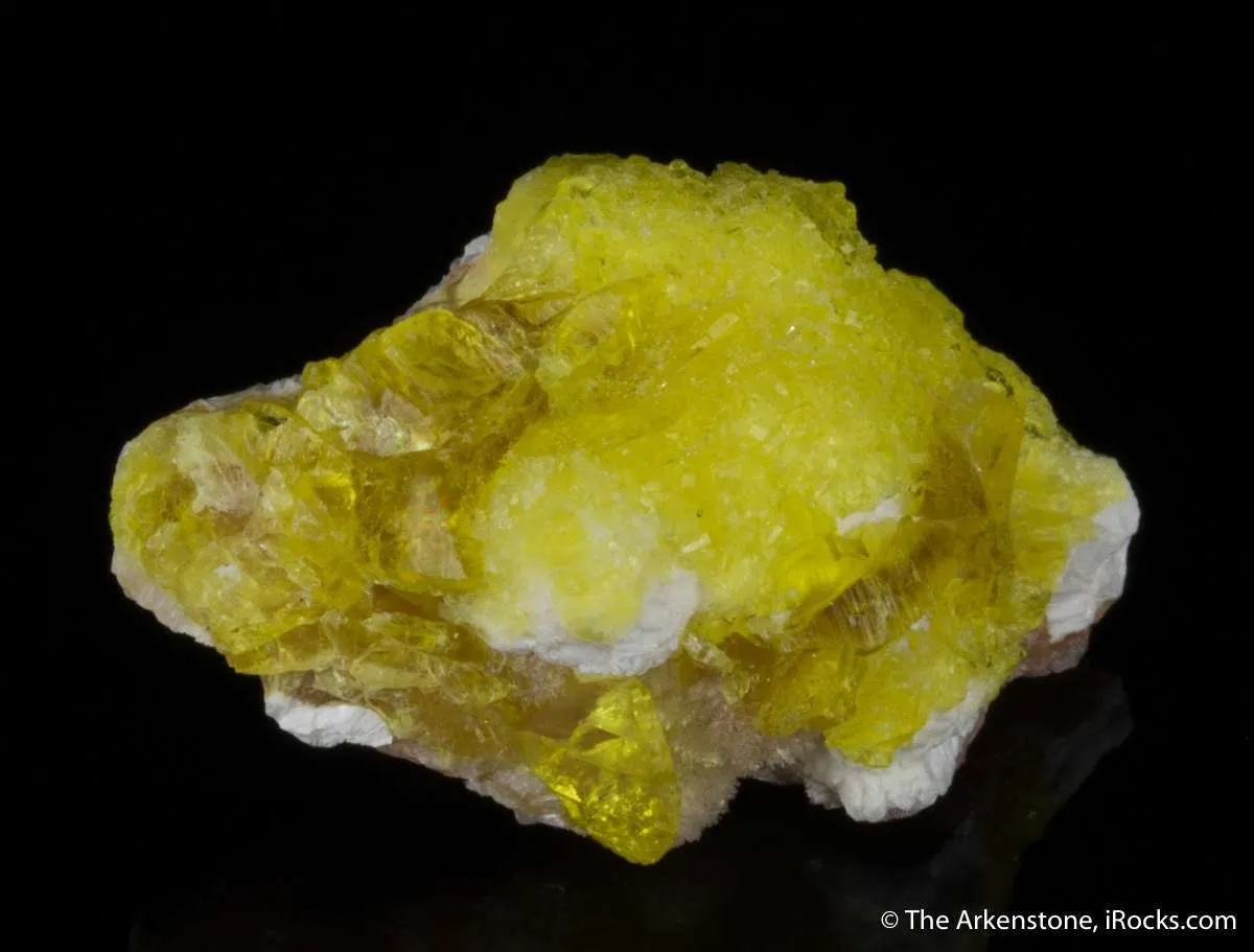 Jouravskite on Xonotlite - image 3