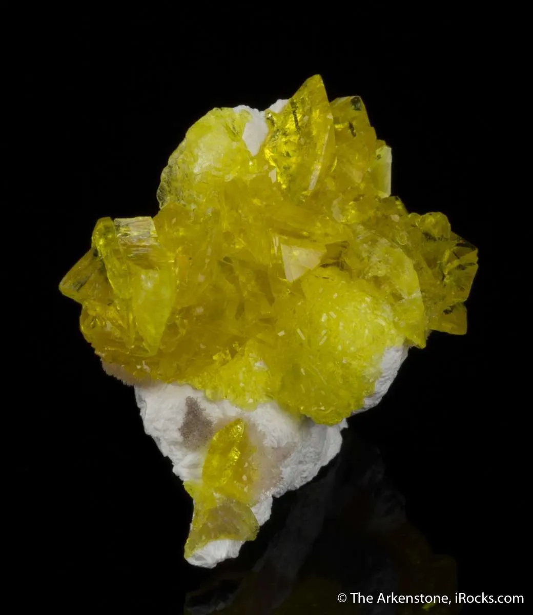 Jouravskite on Xonotlite - image 1