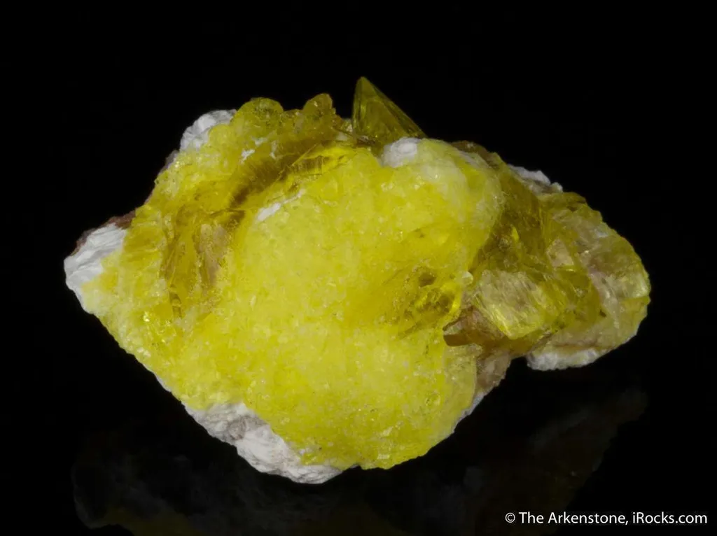 Jouravskite on Xonotlite - image 4