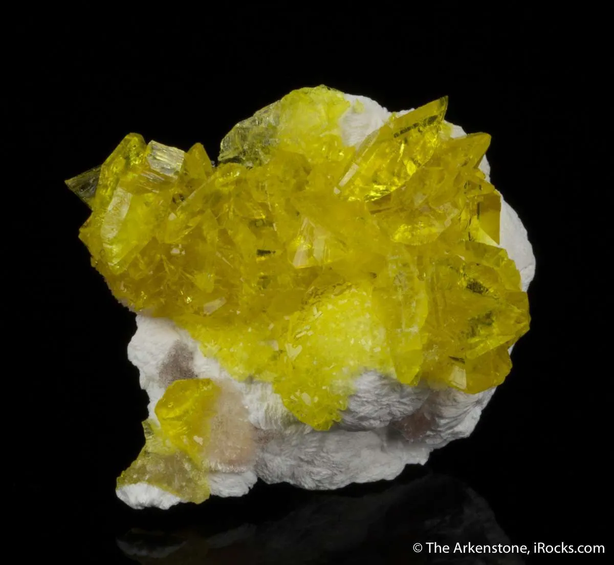 Jouravskite on Xonotlite - image 2