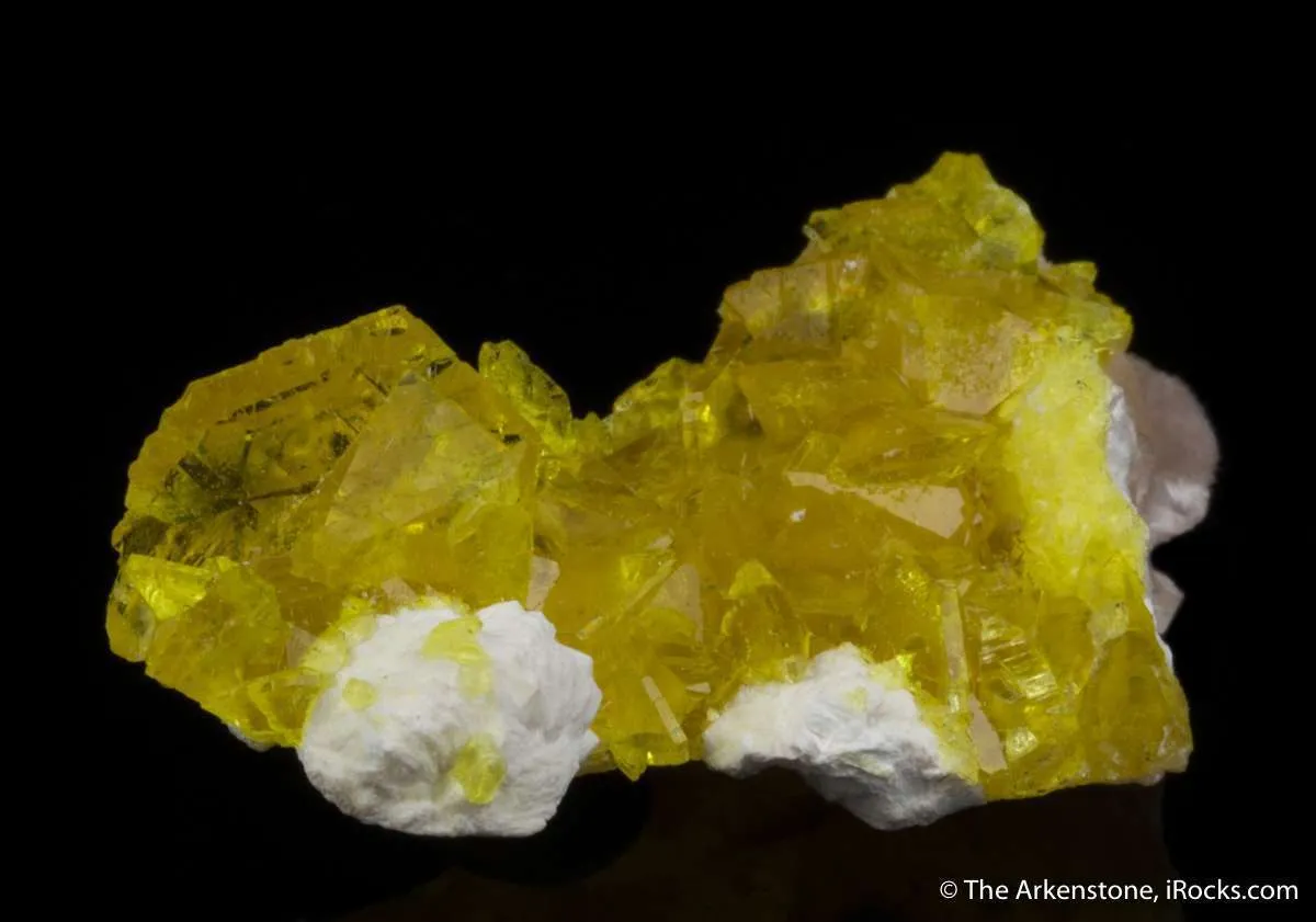 Jouravskite on Xonotlite - image 3