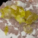 Jouravskite on Xonotlite with Bultfonteinite - image 5