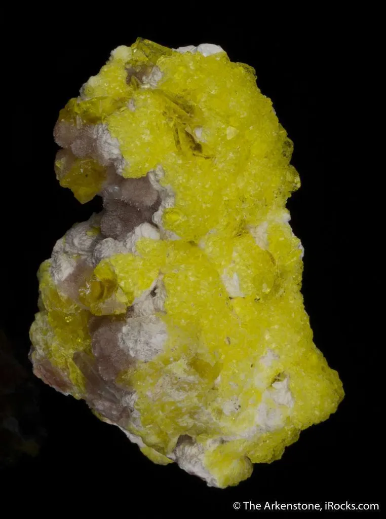 Jouravskite on Xonotlite with Bultfonteinite image