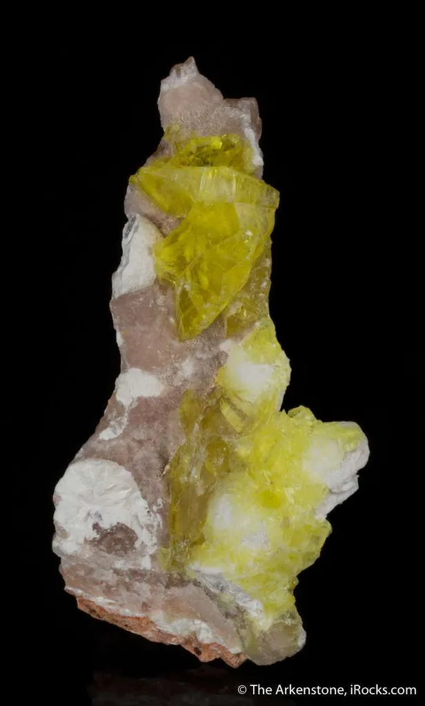 Jouravskite on Xonotlite with Bultfonteinite - image 6
