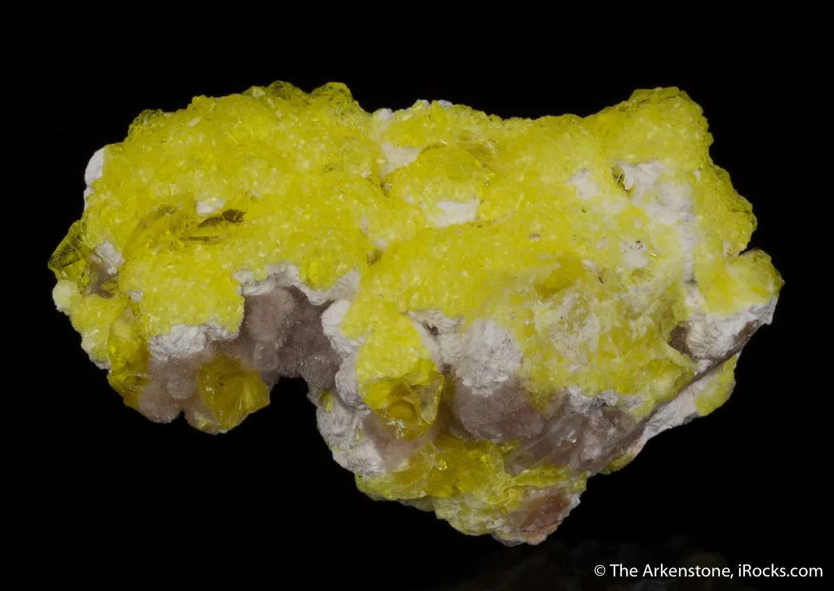 Jouravskite on Xonotlite with Bultfonteinite - image 2