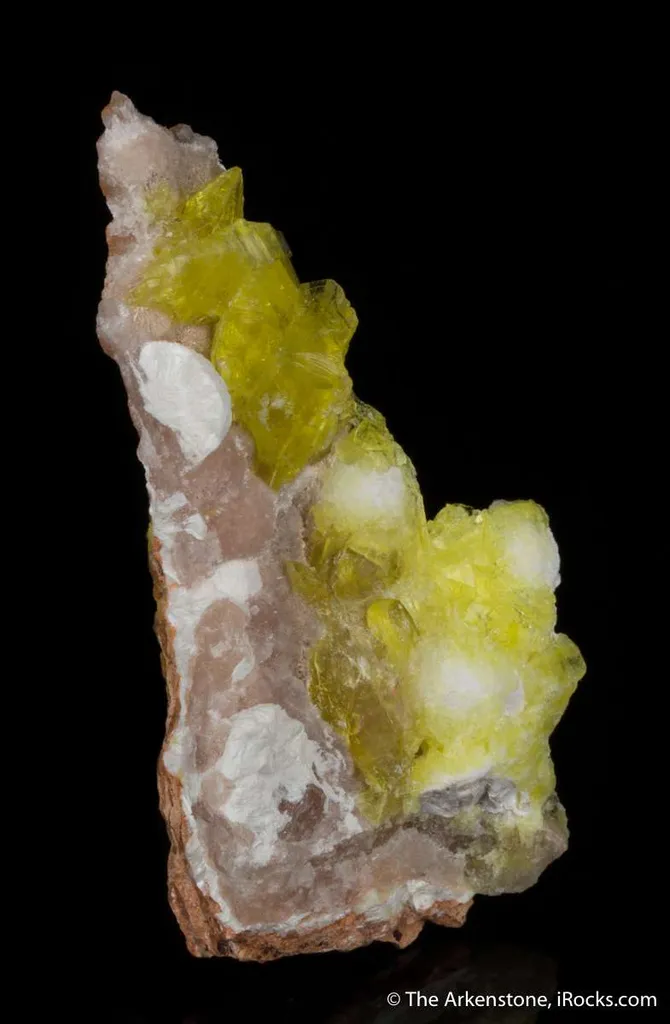 Jouravskite on Xonotlite with Bultfonteinite - image 5
