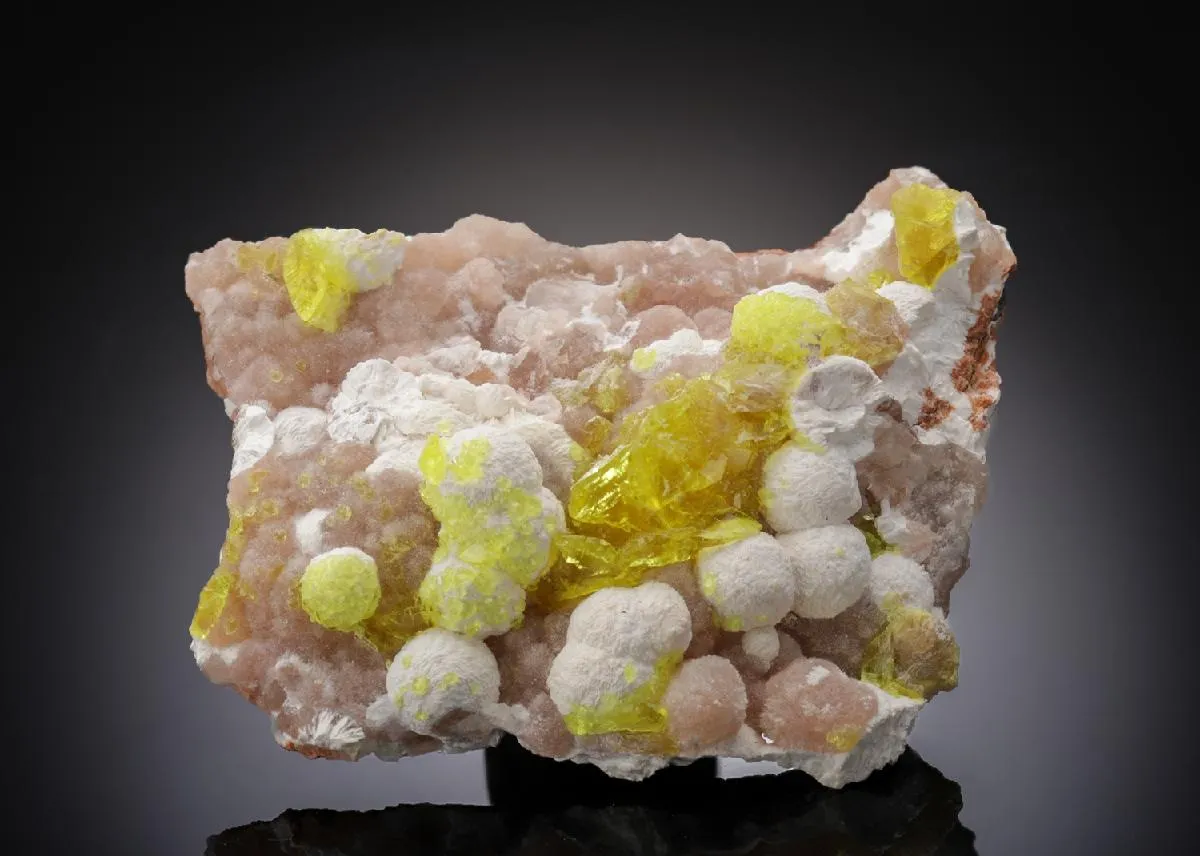 Jouravskite with OYELITE and BULTFONTEINITE - image 1