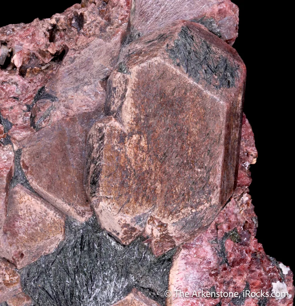 Kentbrooksite with Aegirine - image 5