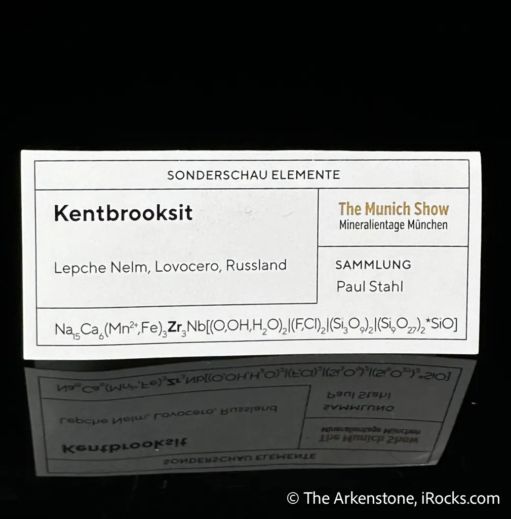 Kentbrooksite with Aegirine - image 4