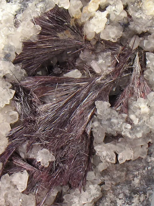 Kermesite with Quartz image