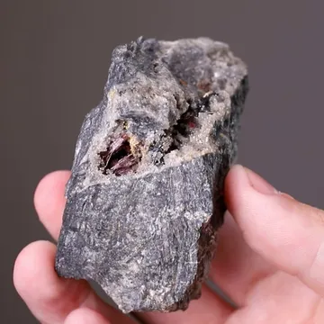 Kermesite with Stibnite and PÄÄKKÖNENITE (?)