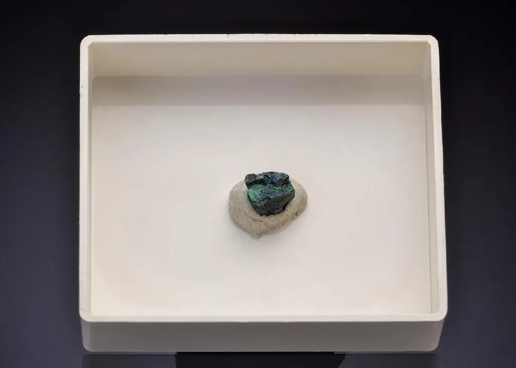 KEYITE with Zincolivenite and Tennantite image