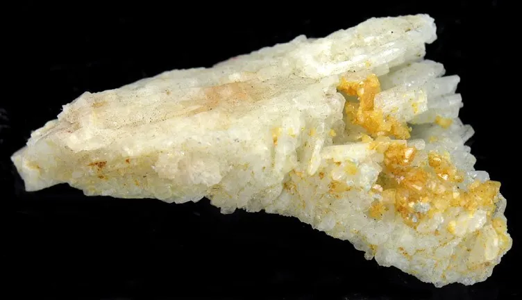 Kosnarite, Albite image