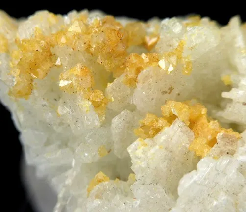 Kosnarite, Albite - image 2