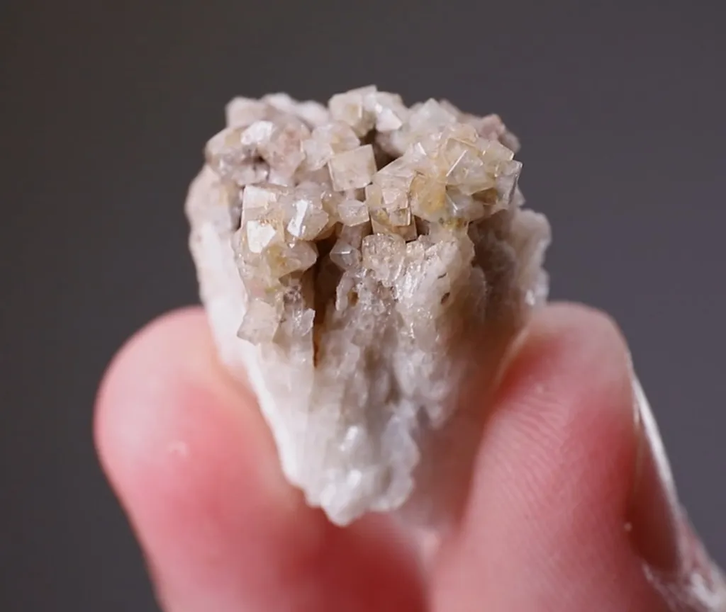 Kosnarite on Albite - image 2
