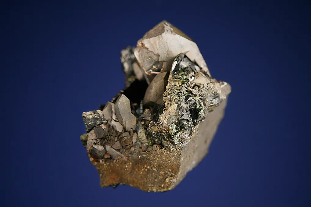 Kulanite on Siderite - image 4