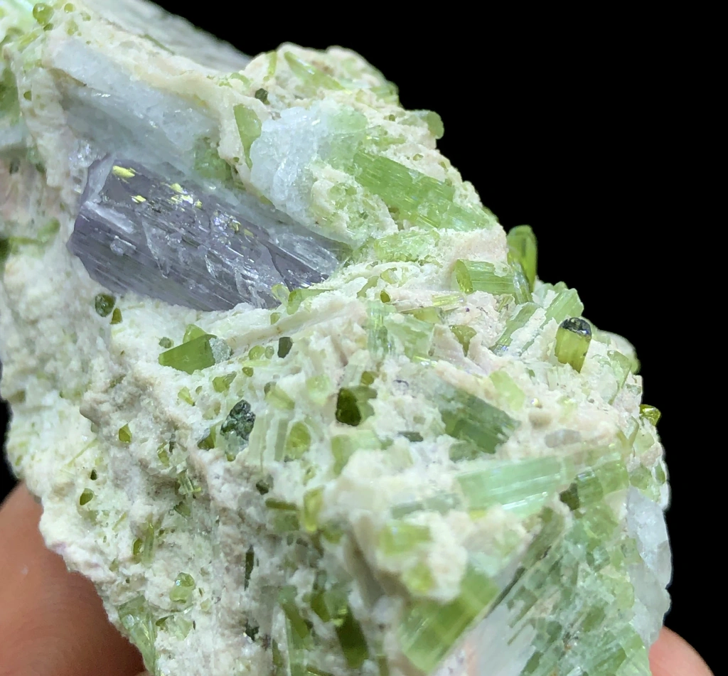 Kunzite from Afghanistan - image 4