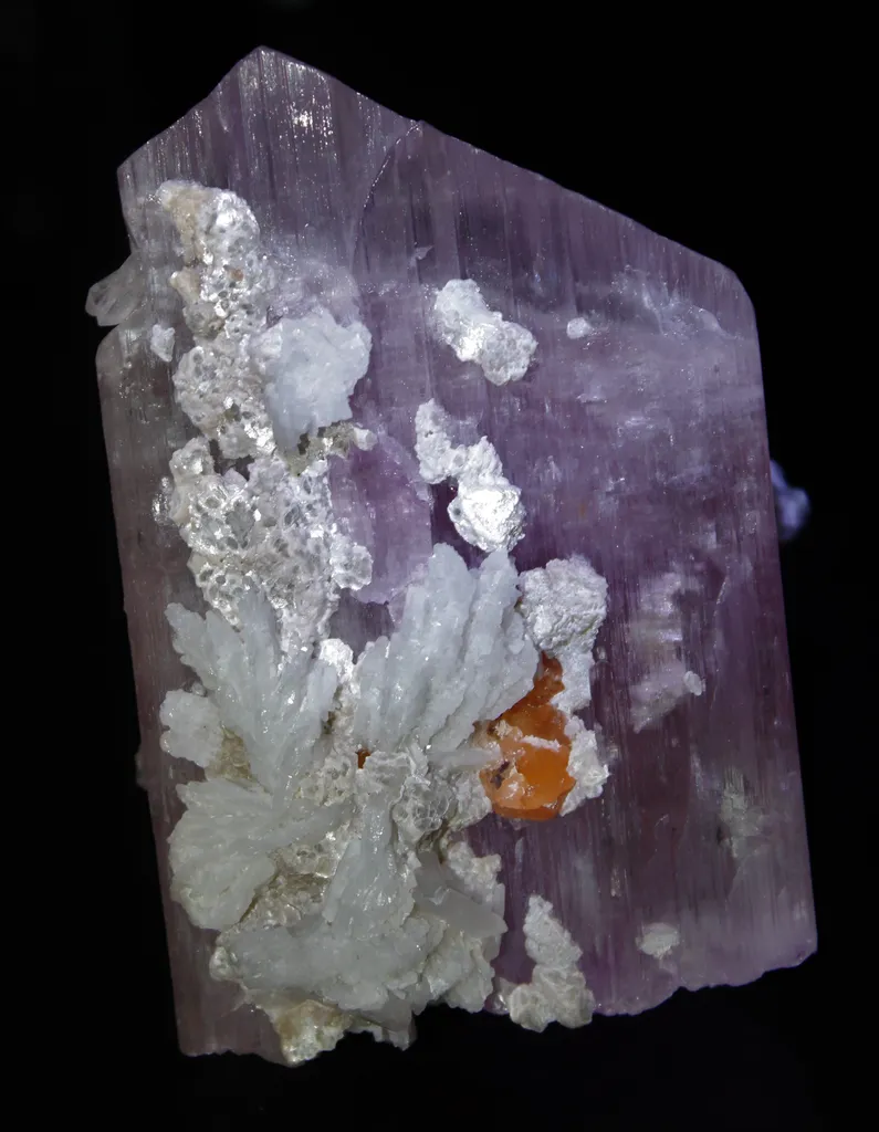 Kunzite from Afghanistan, Kunar, Dara-e-Pech District, Dara-e-Pech pegmatite field image