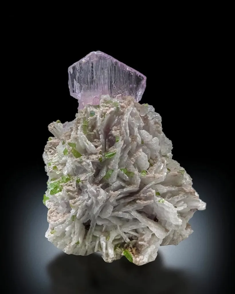 Kunzite from Afghanistan, Kunar, Dara-e-Pech District image