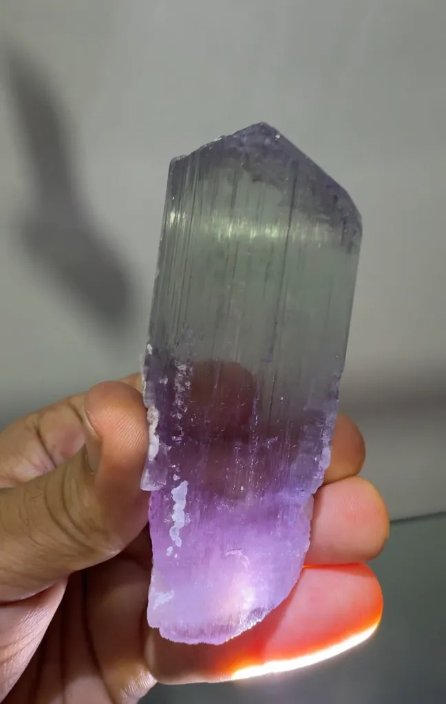 Kunzite from Afghanistan, Nuristan, Mawi pegmatite image
