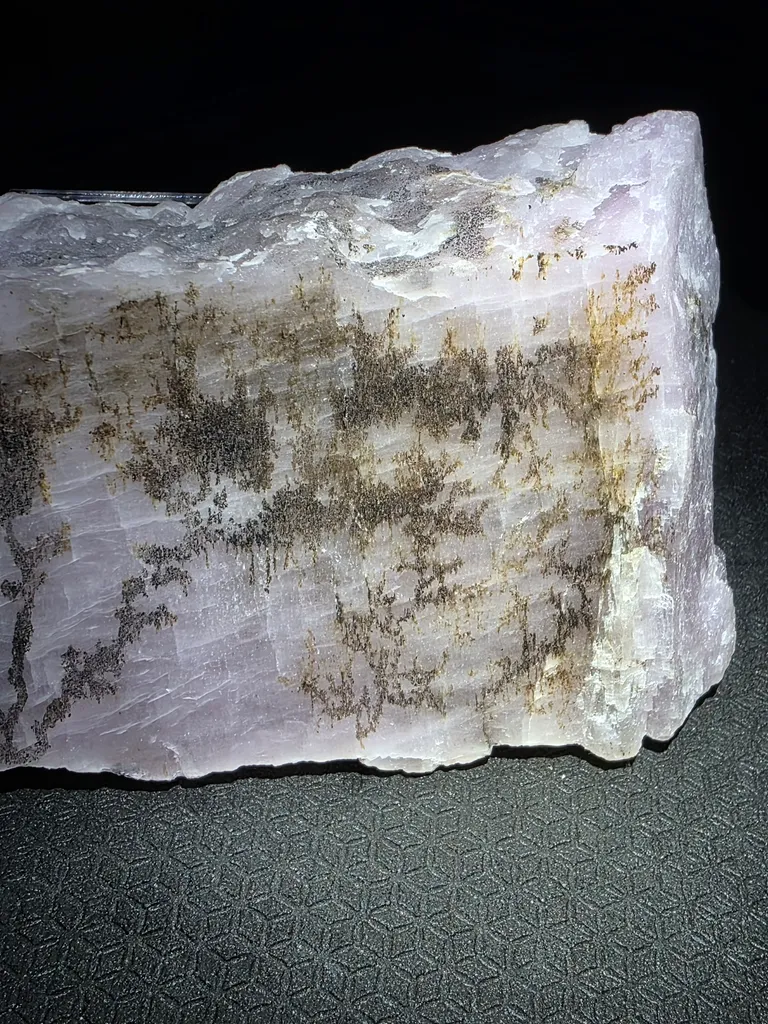 Kunzite from Brazil, Minas Gerais, Coronel Murta - image 9