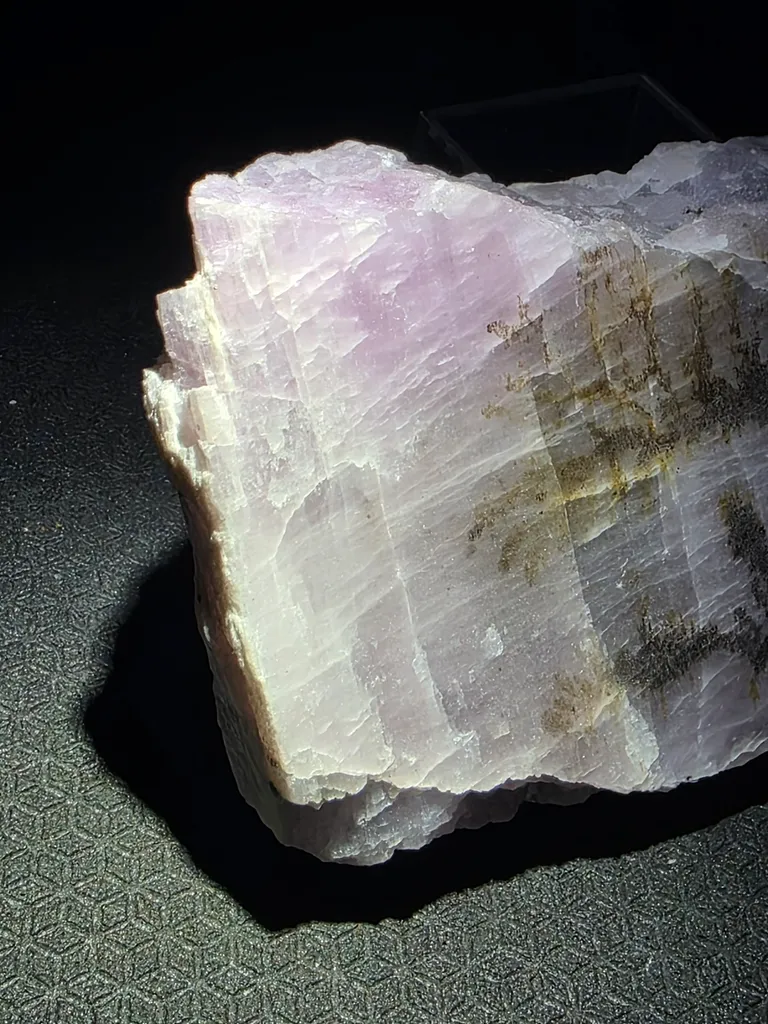 Kunzite from Brazil, Minas Gerais, Coronel Murta - image 2