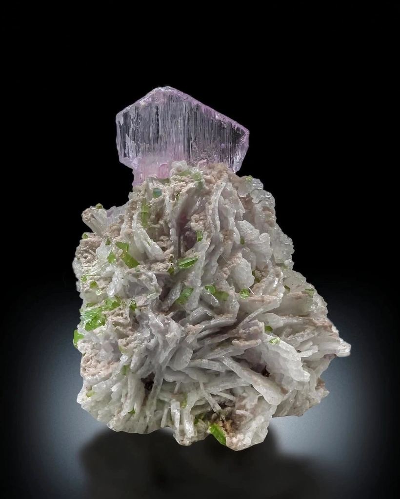 Kunzite from Dara-e-Pech District, Kunar, Afghanistan image