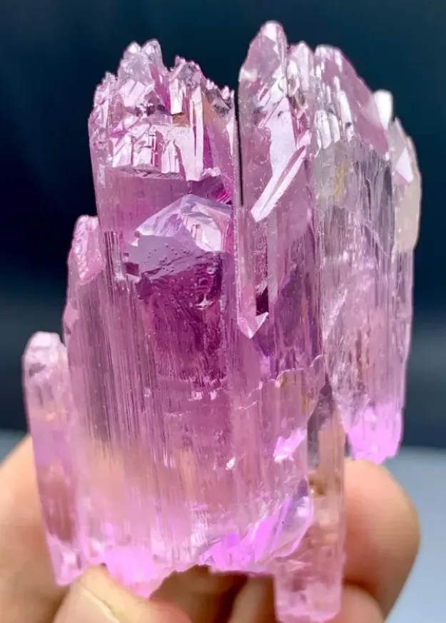 Kunzite, gemmy, pink, double terminated image