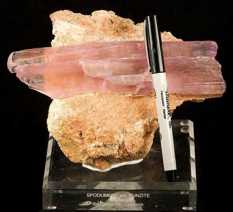 Kunzite in Matrix - image 2