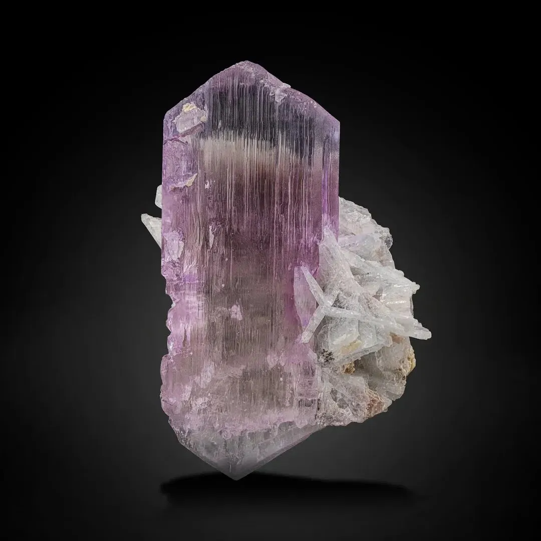 Kunzite on Cleavelandite - image 1