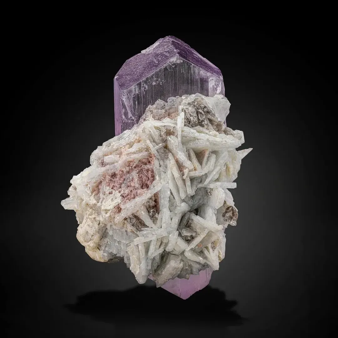 Kunzite on Cleavelandite - image 2