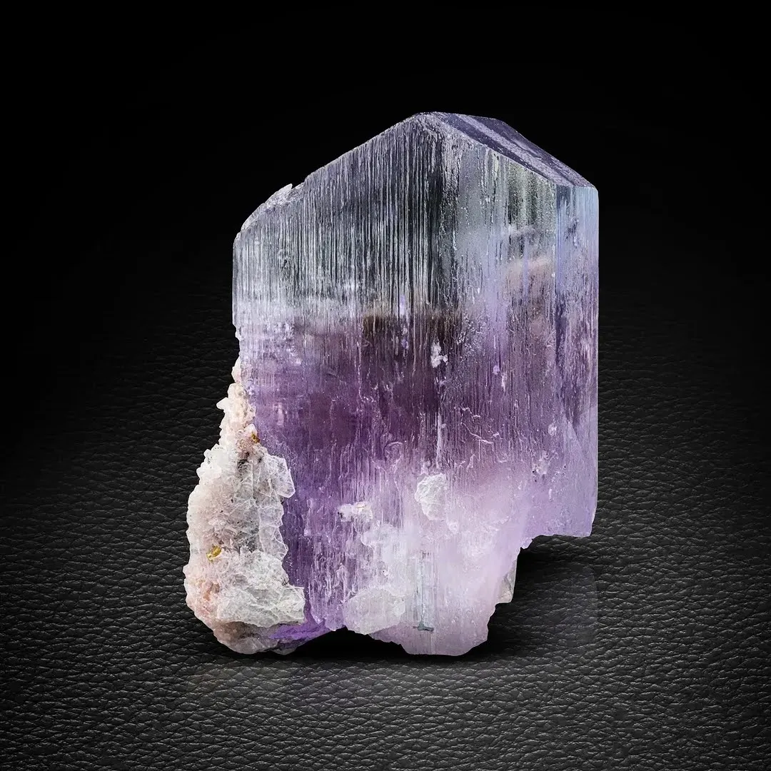 Kunzite on Microlite - image 2